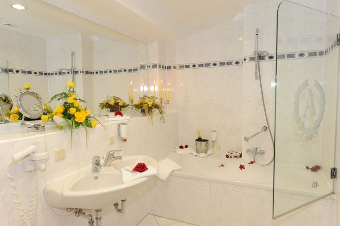 Imagen de la piscina del Hotel Rugard Thermal Strandhotel. Foto 15