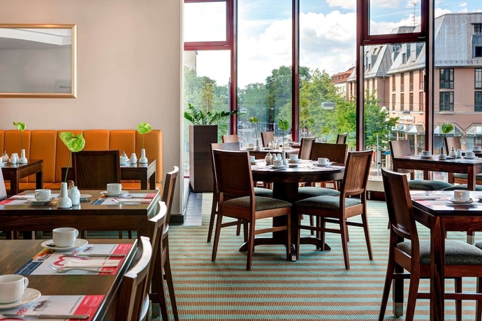 Imagen del bar/restaurante del Hotel Rugs Augsburg City Trademark Collection by Wyndham. Foto 5