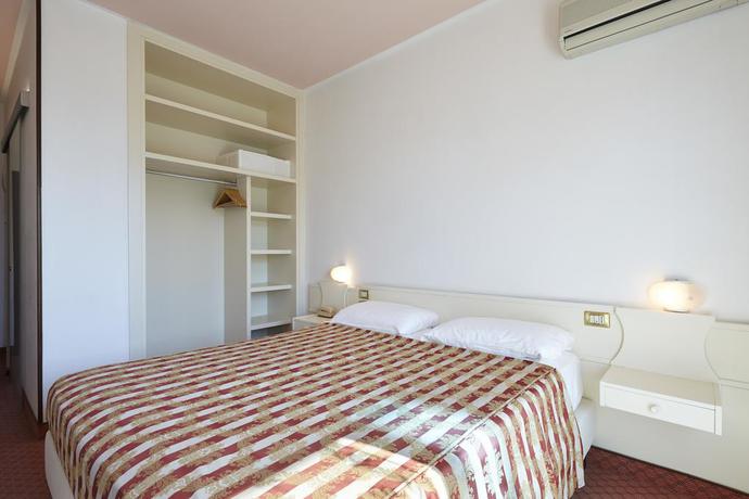 Imagen de la habitación del Hotel Ruhl Beach Hotel and Suites. Foto 3