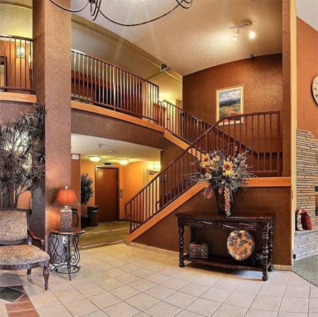 Imagen de los interiores del Hotel Ruidoso Mountain Inn. Foto 16