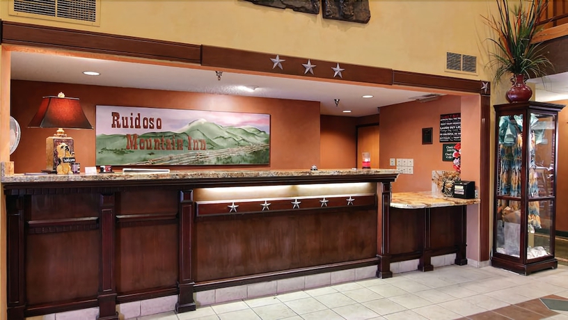 Imagen de los interiores del Hotel Ruidoso Mountain Inn. Foto 18