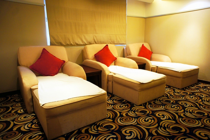 Imagen de la piscina del Hotel Ruitai Hongqiao. Foto 16