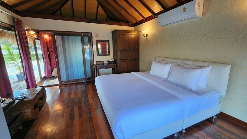 Imagen de la habitación del Hotel Ruknam Resort. Foto 18
