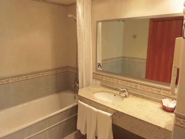 Imagen de la habitación del Hotel Rull. Foto 9