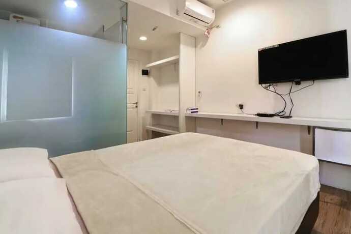Imagen de la habitación del Hotel Rumah Kayu Manis Bintaro. Foto 10