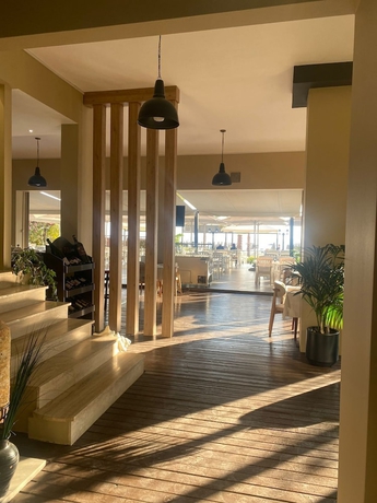 Imagen de los interiores del Hotel Rumar. Foto 16