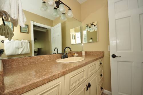 Imagen de la habitación del Hotel Rumbling Bald Resort. Foto 5