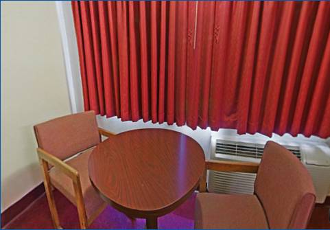 Imagen de la habitación del Hotel Rumford Motor Inn. Foto 12