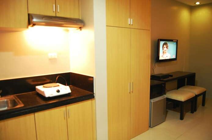 Imagen de la habitación del Hotel Rumi Apartelle. Foto 17