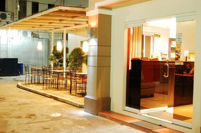 Imagen de los interiores del Hotel Rumi Apartelle. Foto 32