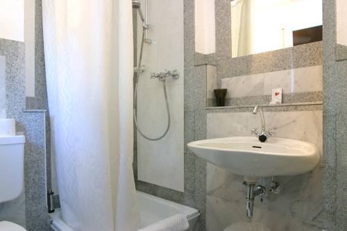 Imagen de la habitación del Hotel Runa&acute;s. Foto 3