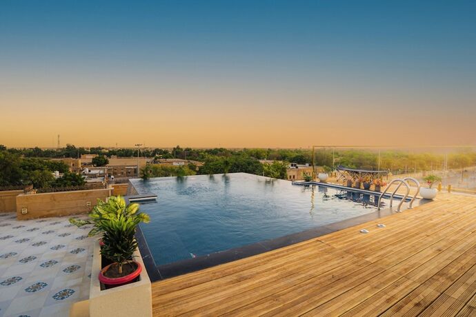 Imagen general del Hotel Rupal Residency. Foto 10