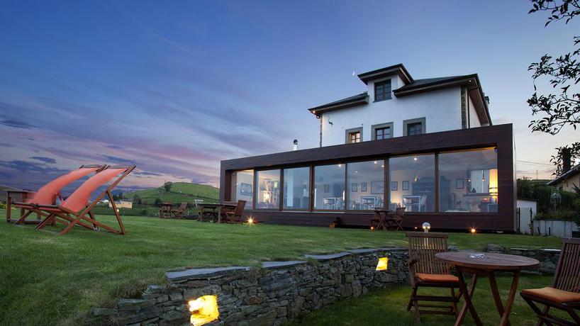 Imagen de los exteriores del Hotel Rural 3 Cabos. Foto 13