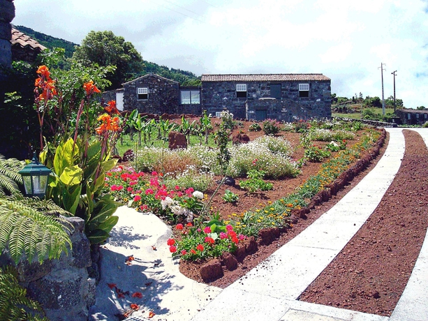 Imagen de los exteriores del Hotel Rural Adegas Do Pico. Foto 13