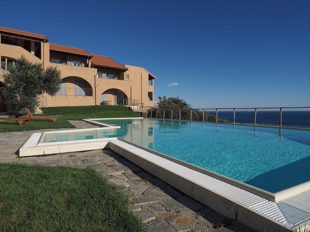 Imagen de la piscina del Hotel Rural Agriturismo I Castellari. Foto 15