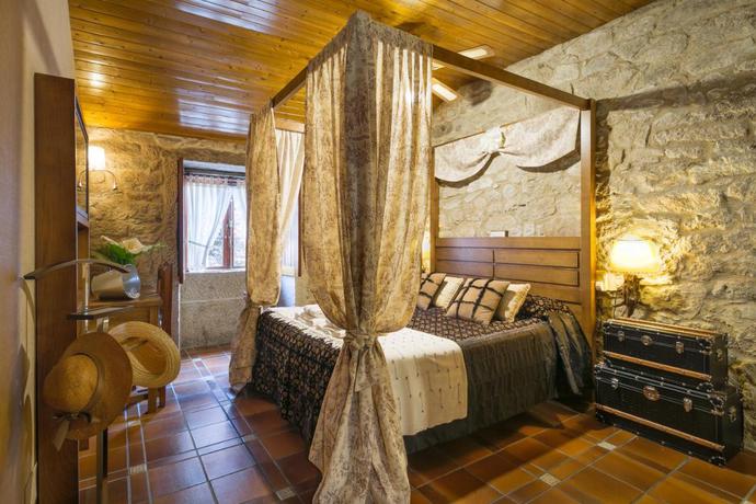 Imagen de la habitación del Hotel Rural Aldea Os Mui&ntilde;os. Foto 4