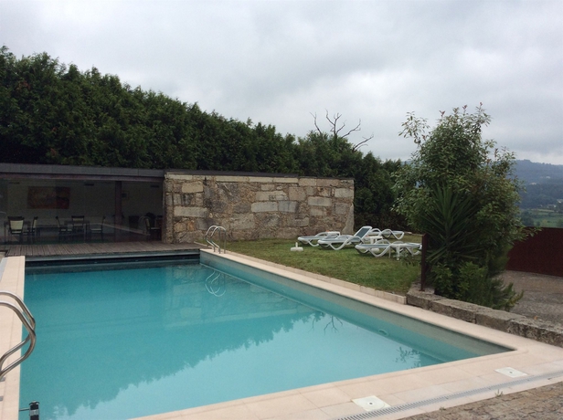 Imagen de la piscina del Hotel Rural Alves, Braga. Foto 16