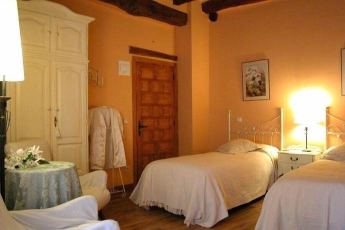 Imagen de la habitación del Hotel Rural Ana de Navarra. Foto 8