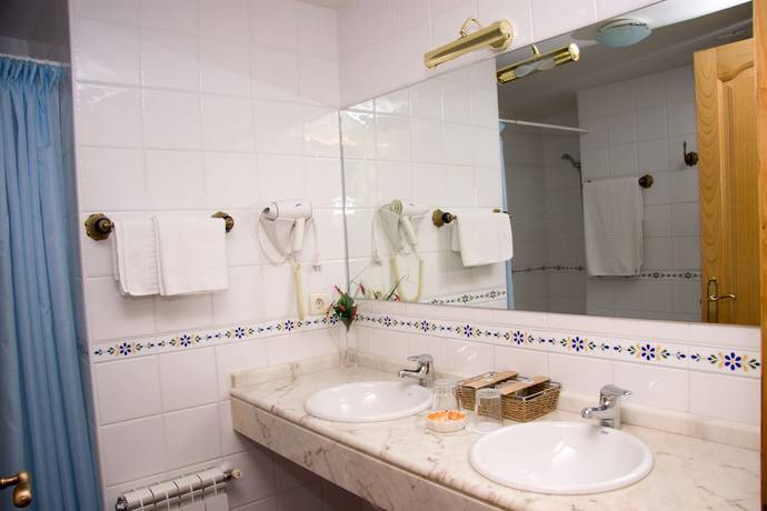 Imagen de la habitación del Hotel Rural Astur Regal. Foto 9