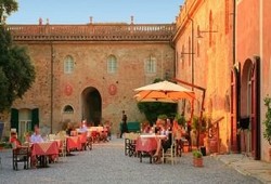 Imagen de la piscina del Hotel Rural Borgo Di Colleoli Resort. Foto 9