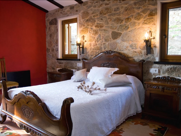 Imagen de la habitación del Hotel Rural CASA FONTEQUEIROSO (MUXÍA). Foto 6