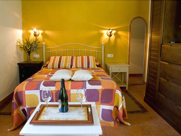 Imagen de la habitación del Hotel Rural CASA FONTEQUEIROSO (MUXÍA). Foto 9