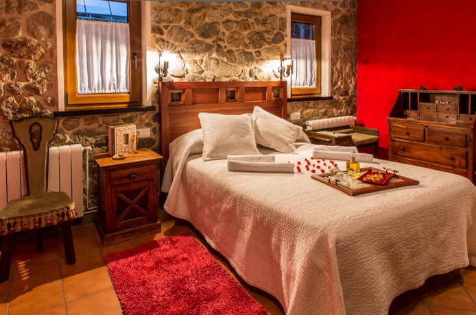 Imagen de la habitación del Hotel Rural CASA FONTEQUEIROSO (MUXÍA). Foto 13
