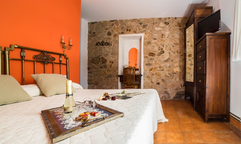 Imagen de la habitación del Hotel Rural CASA FONTEQUEIROSO (MUXÍA). Foto 15