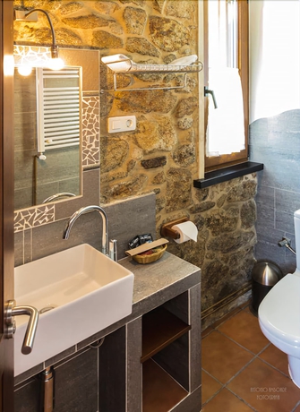 Imagen de la habitación del Hotel Rural CASA FONTEQUEIROSO (MUXÍA). Foto 16