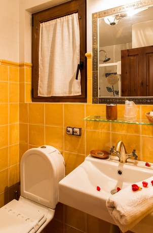 Imagen de la habitación del Hotel Rural CASA FONTEQUEIROSO (MUXÍA). Foto 19