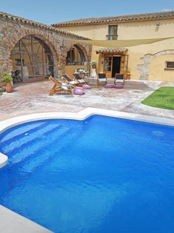 Imagen de la piscina del Hotel Rural Ca La Caputxeta. Foto 21