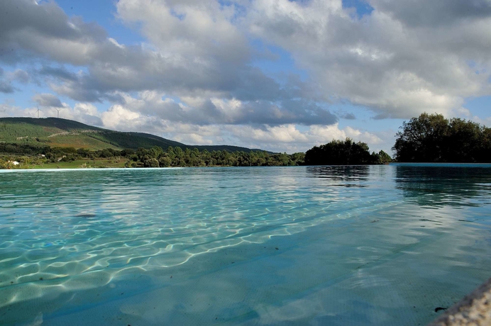 Imagen de la piscina del Hotel Rural Cabeças Do Reguengo. Foto 14