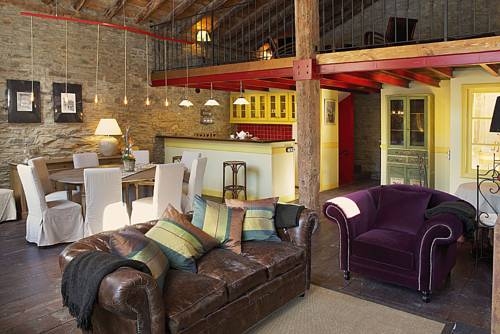 Imagen de la piscina del Hotel Rural Cal Bou Rural Resort. Foto 25