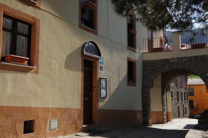 Imagen de los exteriores del Hotel Rural Cal Miquel. Foto 7