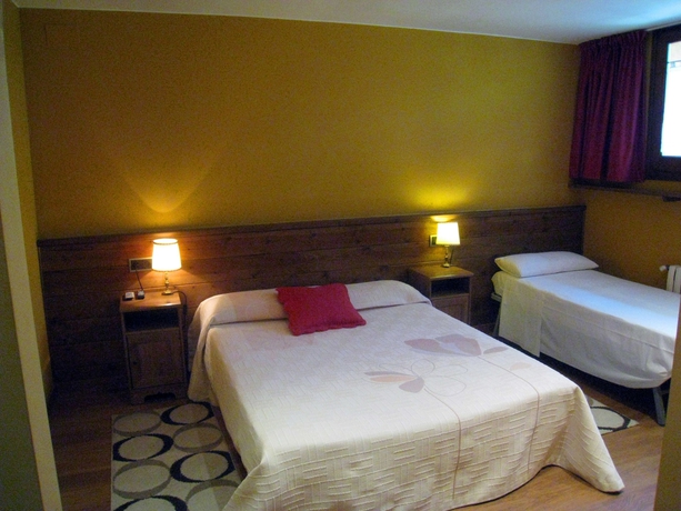 Imagen de la habitación del Hotel Rural Campalans, Borred&aacute;. Foto 2