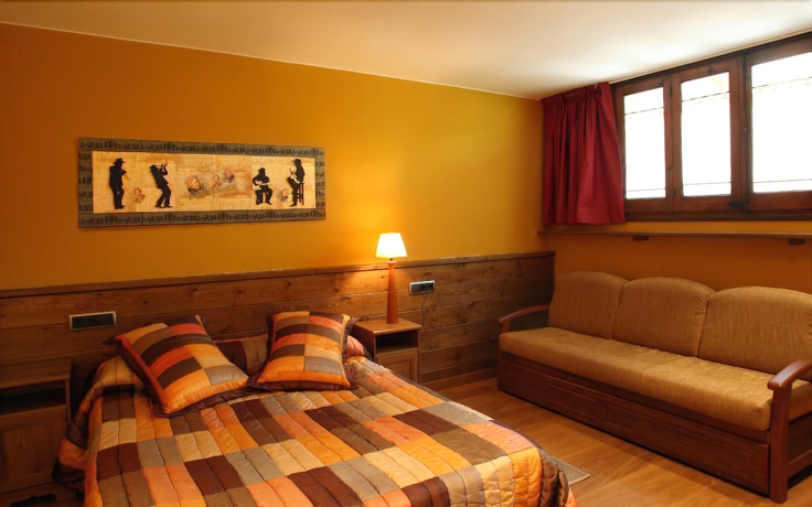 Imagen de la habitación del Hotel Rural Campalans, Borred&aacute;. Foto 4