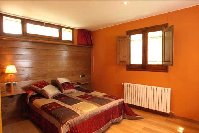 Imagen de la habitación del Hotel Rural Campalans, Borred&aacute;. Foto 5