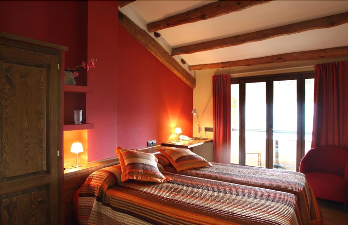 Imagen de la habitación del Hotel Rural Campalans, Borred&aacute;. Foto 6