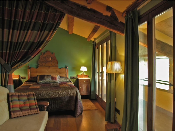 Imagen de la habitación del Hotel Rural Campalans, Borred&aacute;. Foto 8