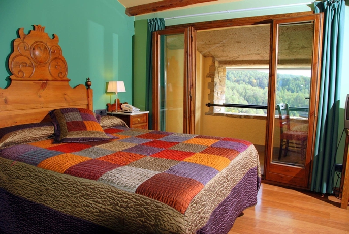 Imagen de la habitación del Hotel Rural Campalans, Borred&aacute;. Foto 11