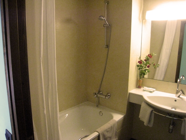 Imagen de la habitación del Hotel Rural Campalans, Borred&aacute;. Foto 13