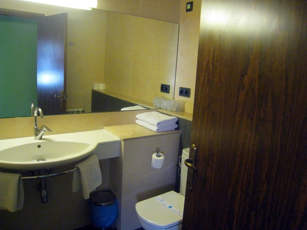 Imagen de la habitación del Hotel Rural Campalans, Borred&aacute;. Foto 14