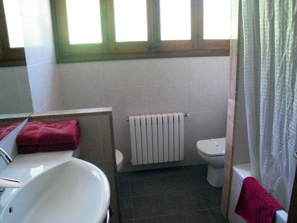 Imagen de la habitación del Hotel Rural Campalans, Borred&aacute;. Foto 16