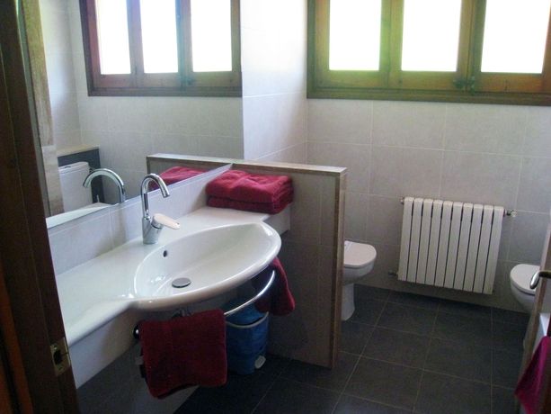 Imagen de la habitación del Hotel Rural Campalans, Borred&aacute;. Foto 17