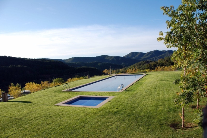Imagen de la piscina del Hotel Rural Campalans, Borred&aacute;. Foto 19