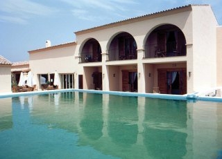 Imagen de la piscina del Hotel Rural Can Arabi / Can Jaume. Foto 5