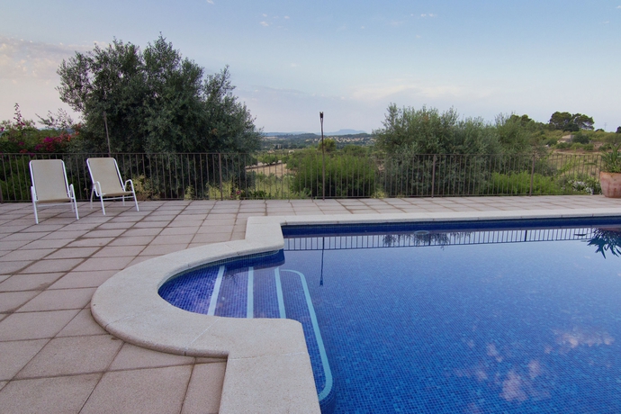 Imagen de la piscina del Hotel Rural Can Calco Petit. Foto 15