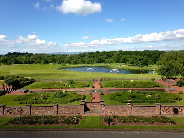 Imagen de los exteriores del Hotel Rural Carden Park Golf Resort & Spa. Foto 5