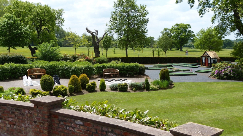 Imagen de los exteriores del Hotel Rural Carden Park Golf Resort & Spa. Foto 6