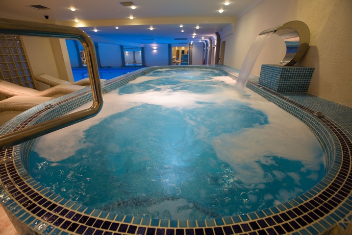 Imagen de la piscina del Hotel Rural Carden Park Golf Resort & Spa. Foto 16